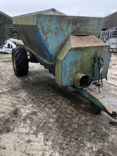 West 1100 Dual Spreader Muck Spreader