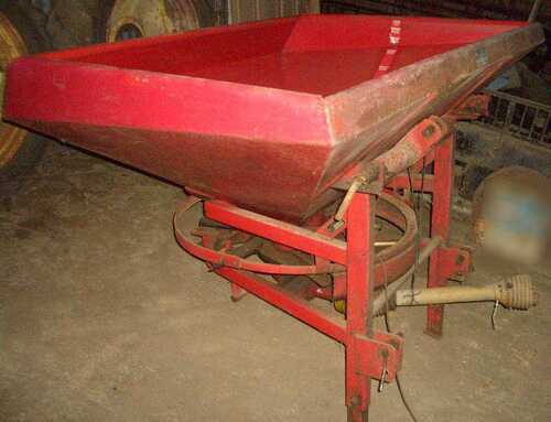 Lely 1500 Fertilizer Spreader, 40 ft /12 m, holds  tonne, good working order