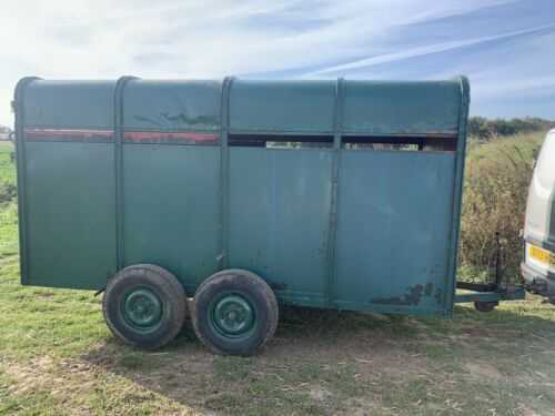 12ft CATTLE TRAILER WITH PARTITION WALL