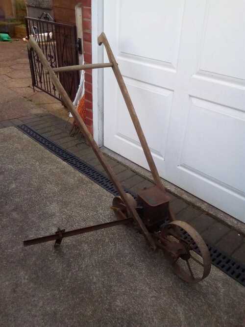 Antique Planet Seeder