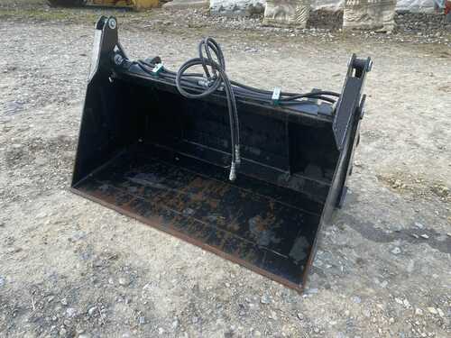 Slewtic 4 in 1 Bucket Euro 8 Brackets 150 Tractor Mounted