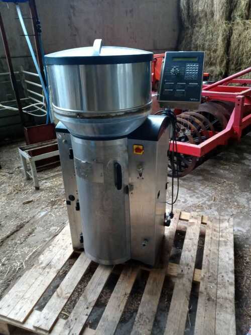 forster technik calf machine feeder automatic rearing farm milk powder dairy