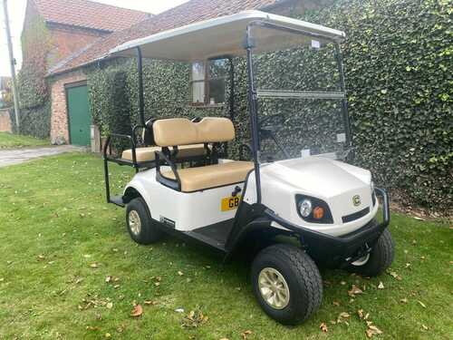 GOLF BUGGY CUSHMAN SHUTTLE 2+2, PETROL, ONLY 54 HOURS , PURCHASED NEW 06/2018