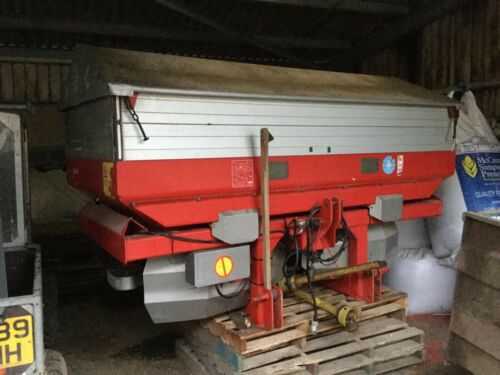 KVERNELAND FERTILISER SPREADER