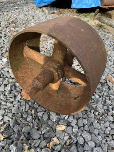 Old Vintage Cast Iron Wheel / pulley / garden rustic