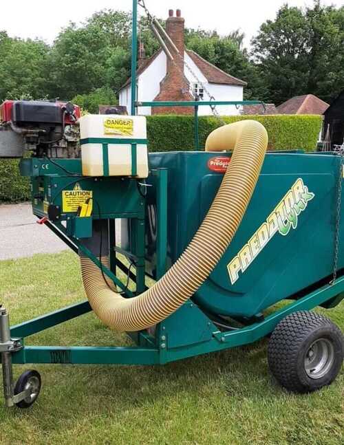 Predator Paddock cleanerHonda Horse Manure Vacuum and Collector - Paddock Equipmen