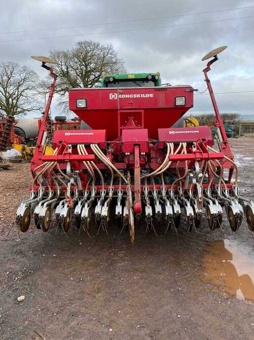 Kongskilde vibro compact drill tractor drill