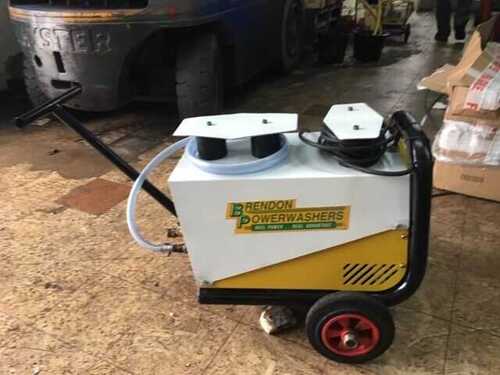 BRENDON 240 VOLT COLD WATER INDUSTRIAL PRESSURE WASHER WITH HOSE GUN AND LANCE