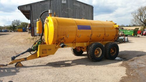 2200 gallon tandam axle slurry tanker water spreader muck GWO lights brakes