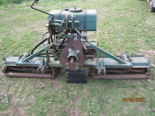 Ransomes 214 3 point linkage mounted gang mower. Hydraulically PTO driven