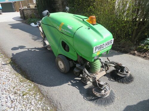 APPLIED GREEN MACHINE SWEEPER 414 ; Kubota Engine Walk Behind Ride On